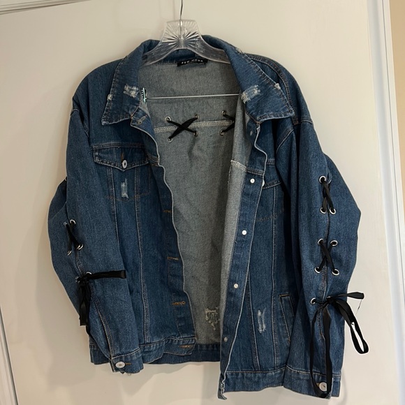 Few Moda denim jacket with criss cross ribbon detail on back and arms - size m/l - Picture 1 of 8